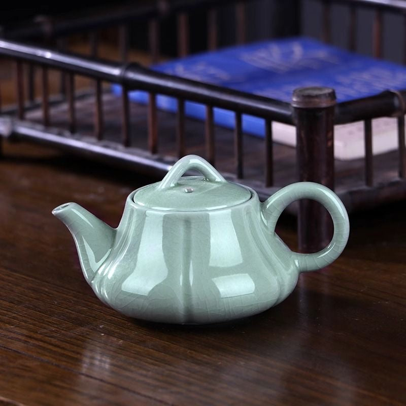 2 teapots