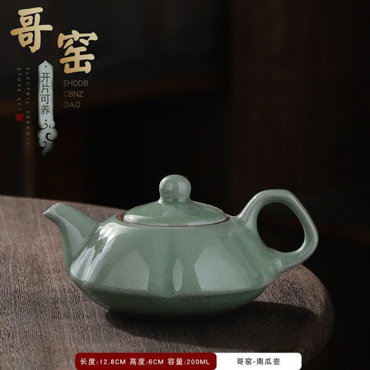 2 teapots